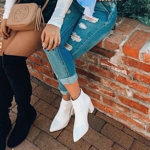 Cute white boots!